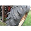 Image 7 : 706 IH Comes with Doal Loader 300 - Tires Rear 18.4x34 - 72HP