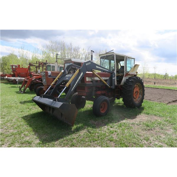 856 IH Tractor 8258Hrs. Running and Operating - Comes with 690 Leon Loader - Tires Rear 18.4x38