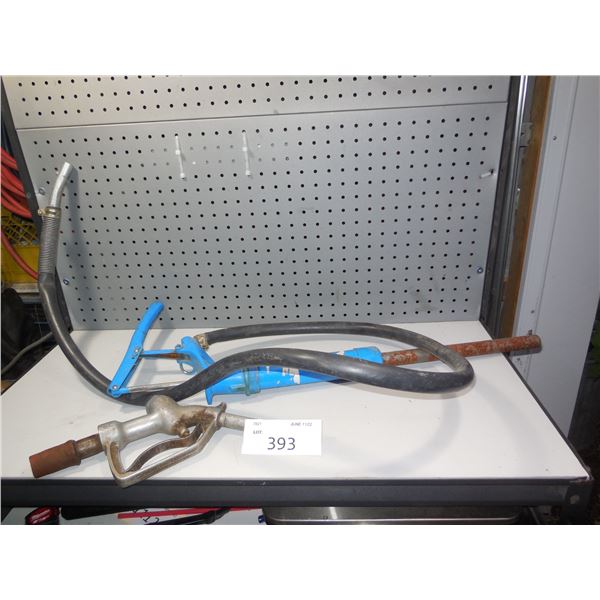 Oil pump handle/fuel nozzle