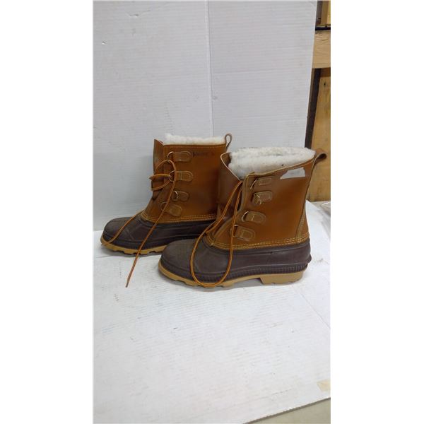 Dakota Boots (Size 10)