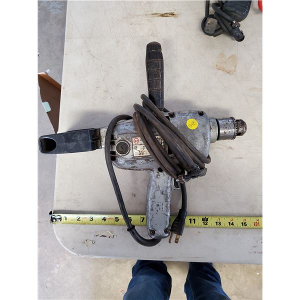 1 B&D electric drill w/ chuck