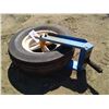 Image 2 : 1 Implement Tire and Rim - 15"