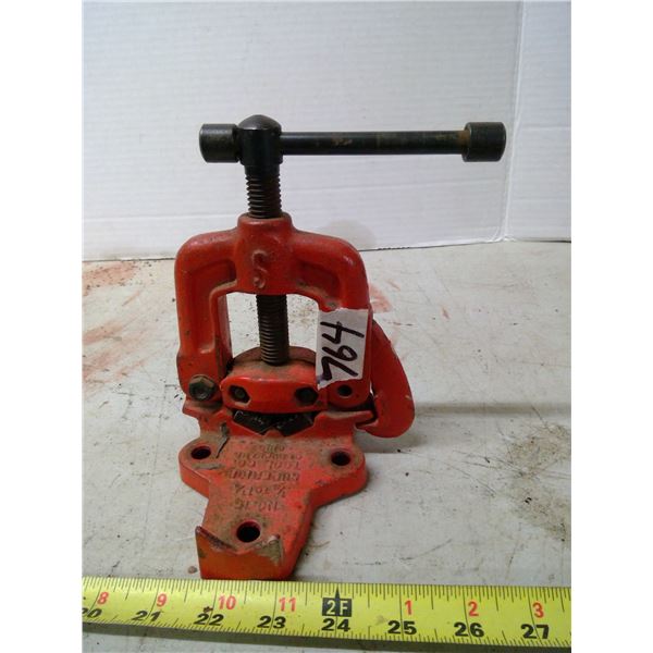 Superior 1/8" to 1 1/4" Pipe Vice
