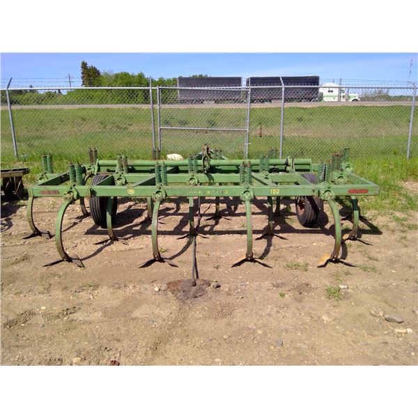 John Deere Cultivator 12'