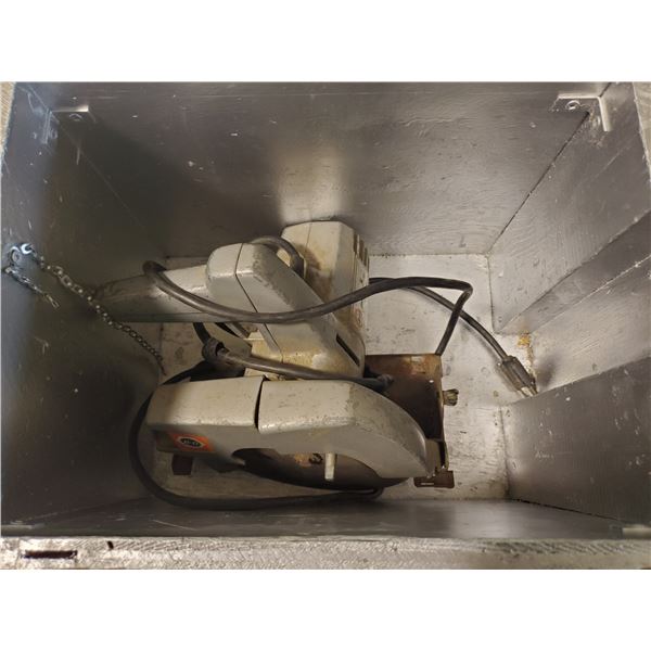 BLACK & DECKER CIRCULAR SAW IN WOODEN BOX