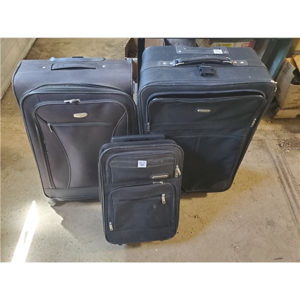 3 SUITCASES IN VARYING CONDITION