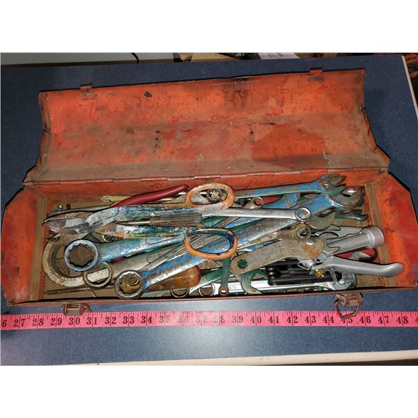 RED MASTERCRAFT TOOL BOX FILLED W/ TOOLS