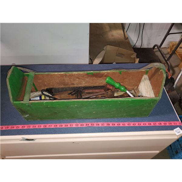 BOX W/ HOOF TRIMMING TOOLS