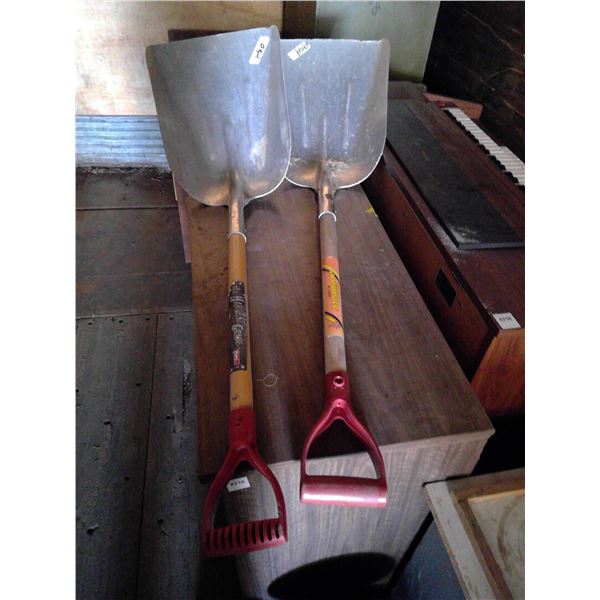 2x Metal Shovels
