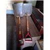 Image 1 : 2x Metal Shovels