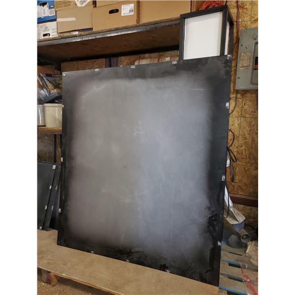 2 PCS SHEET METAL 121 X 134.5 CM