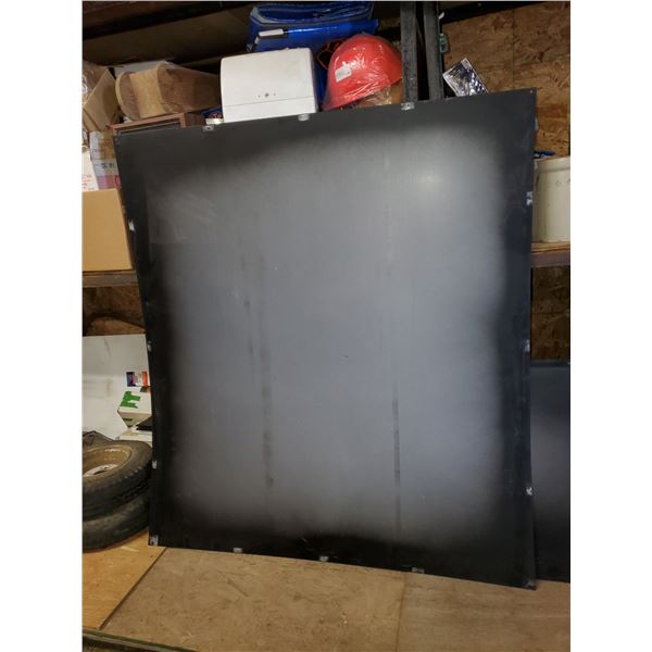 2 PCS SHEET METAL 121 X 134.5 CM
