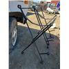 Image 2 : 2 METAL GARDEN / SHOP STANDS