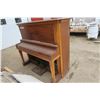 Image 5 : Wooden Piano