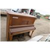 Image 6 : Wooden Piano