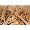 Image 2 : Box with wood hangers