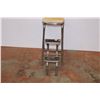 Image 5 : Vintage stool chair with folding steps