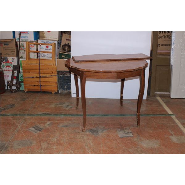 *Wood Round Table 51X30