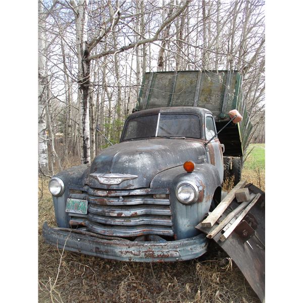 Chevrolet 1500 truck with hoist