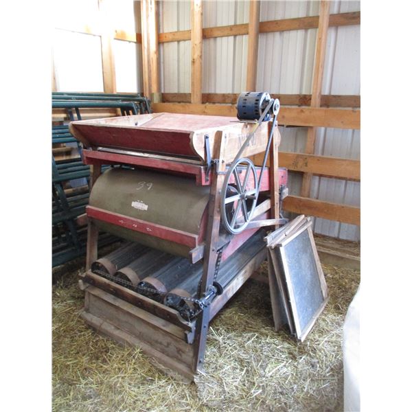 No2E Grain cleaner with (5) screens