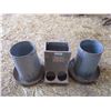 Image 1 : (3) Metal feeders