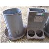 Image 2 : (3) Metal feeders