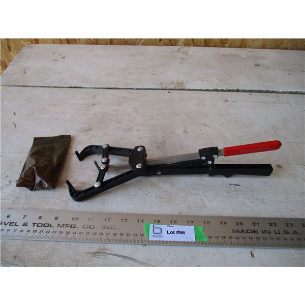 Ringing tool for calves