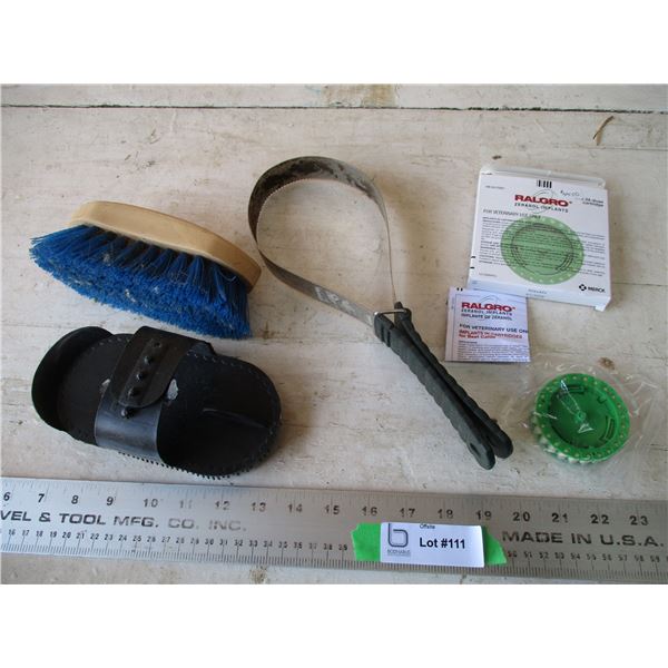 (2) Brushes + comb with RalGro Zeranol implants