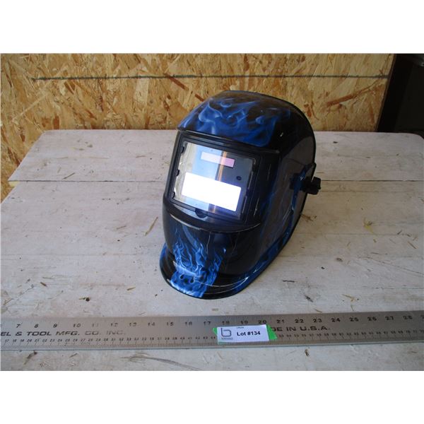 Welding helmet