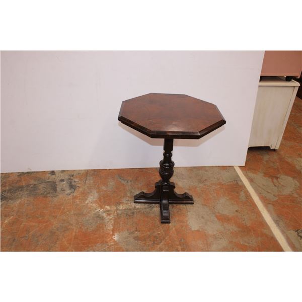 Pedestal parlour table - 24x30
