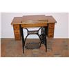 Image 3 : Antique Singer sewing machine + stand