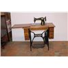Image 5 : Antique Singer sewing machine + stand