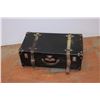Image 2 : vintage carry luggage trunk