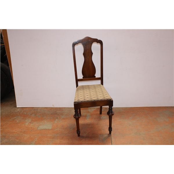 *Vintage wood Chair