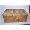 Image 3 : *Wood crate and wicker basket