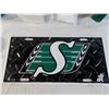 Image 2 : Sask Riders plate, bracelet, flags