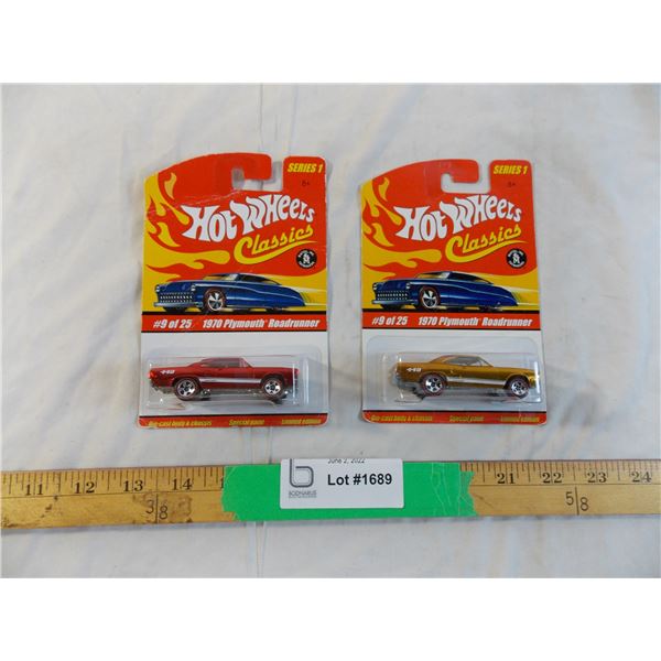 (2) Hot Wheels Classics - 1970 Plymouth Roadrunner Red + Gold