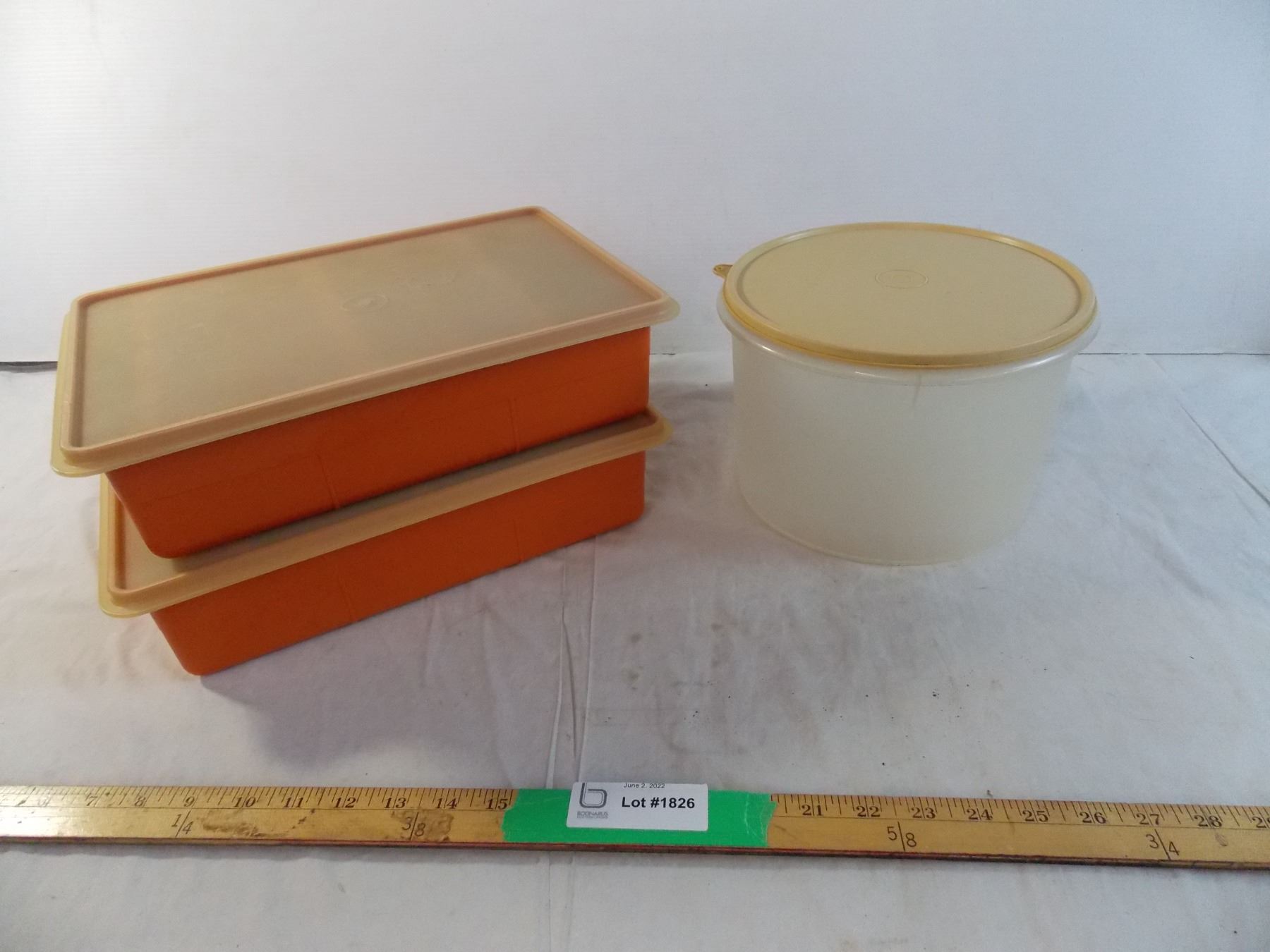 3 Containers Tupperware (3) tupperware containers