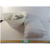 Image 1 : Laundry hamper with blanket and pillow