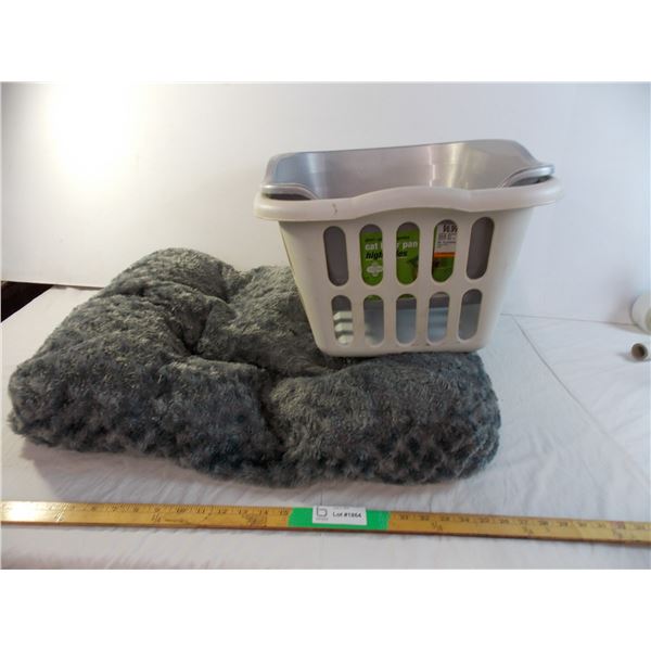 *Dog mat and cat litter pan