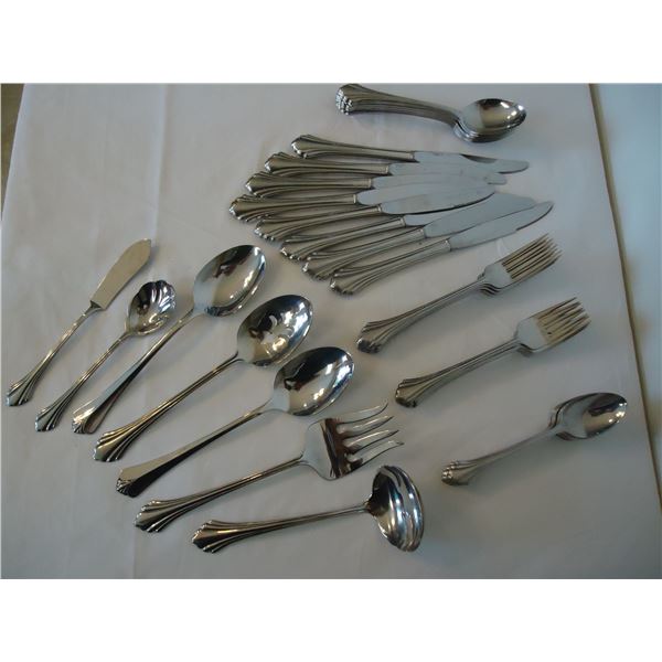 Oneida stainless flatware service for eight plus seven piece completer set