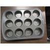 Image 1 : MUFFIN TINS