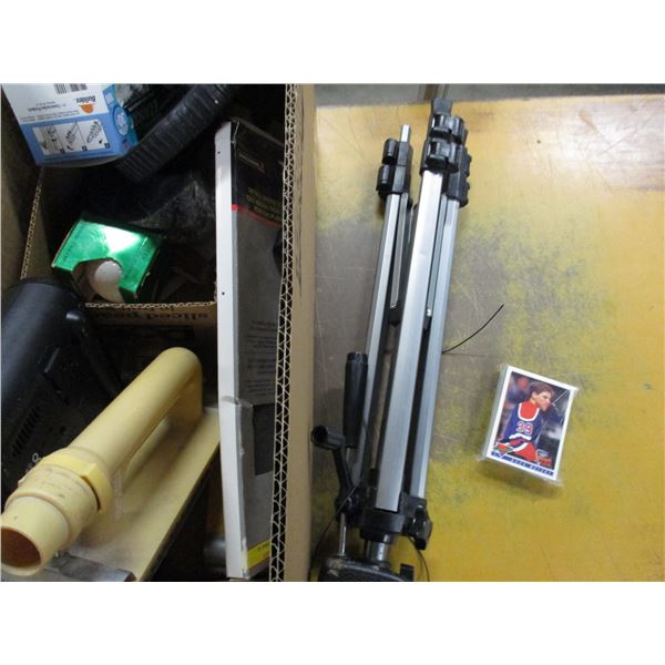 BOX C/W TRI-PODS, HOCKEY CARDS, ETC