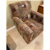 Image 2 : Fabric Cushioned Arm Chair