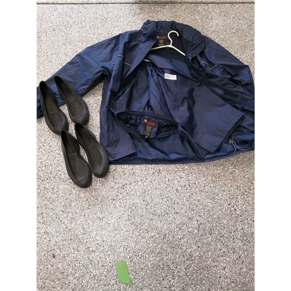 Wetskins Rain Jacket/Pants and Two Pairs of Wings Slip-on Shoe Covers