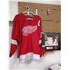 Image 1 : Steve Yzerman Jersey and Poster