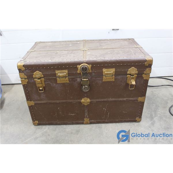 **Vintage Trunk w/Tray