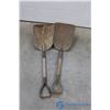 Image 1 : **(2) Grain Scoop Shovels