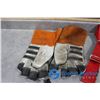 Image 9 : (2) Sets of Suspenders and Work Gloves