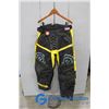 Image 2 : Snowmobile Helmet and Sz M Pants